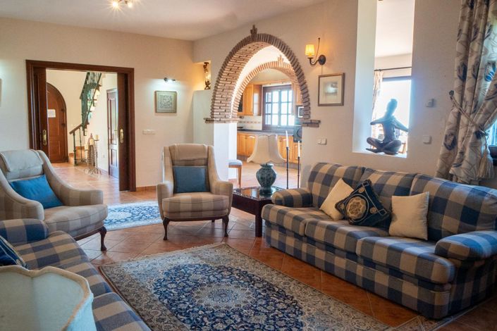 Image No.23-6 Bed Property for sale