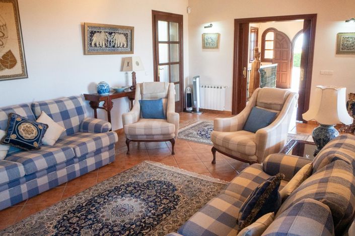 Image No.24-6 Bed Property for sale