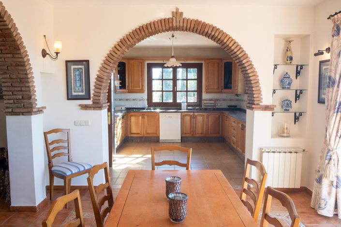 Image No.25-6 Bed Property for sale