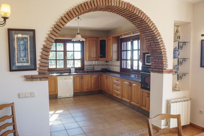 Image No.27-6 Bed Property for sale