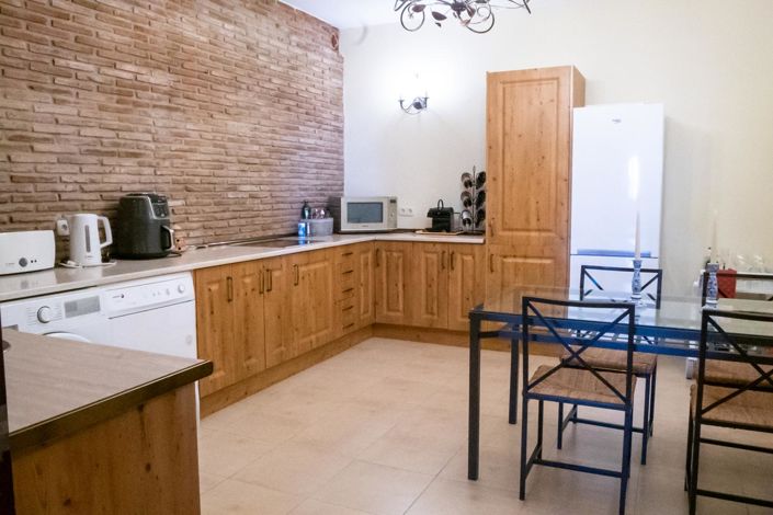 Image No.30-6 Bed Property for sale