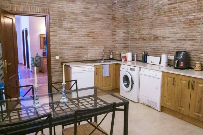 Image No.31-6 Bed Property for sale