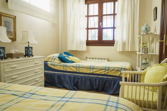 Image No.36-6 Bed Property for sale