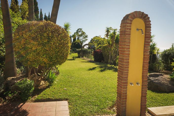 Image No.37-6 Bed Property for sale