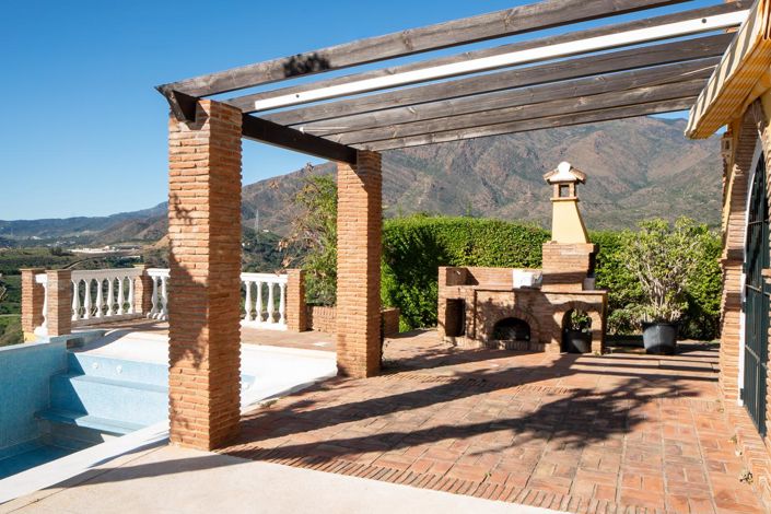 Image No.38-6 Bed Property for sale