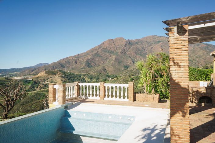 Image No.39-6 Bed Property for sale