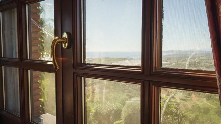 Image No.41-6 Bed Property for sale