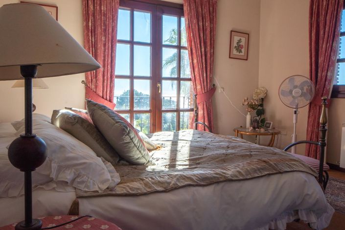 Image No.42-6 Bed Property for sale