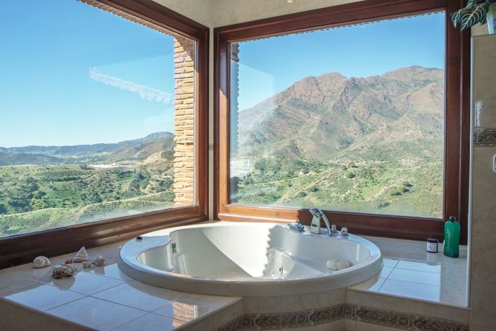 Image No.44-6 Bed Property for sale