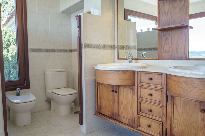 Image No.45-6 Bed Property for sale