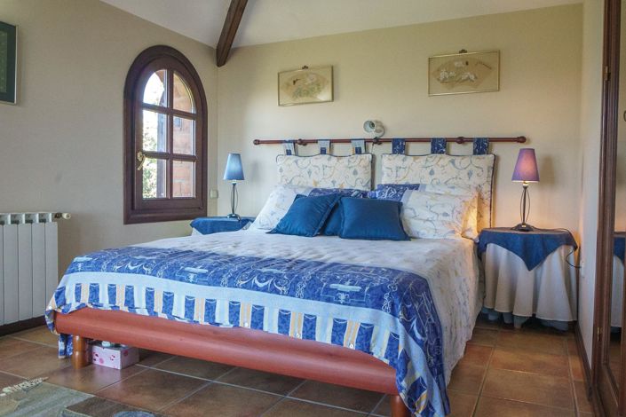 Image No.51-6 Bed Property for sale