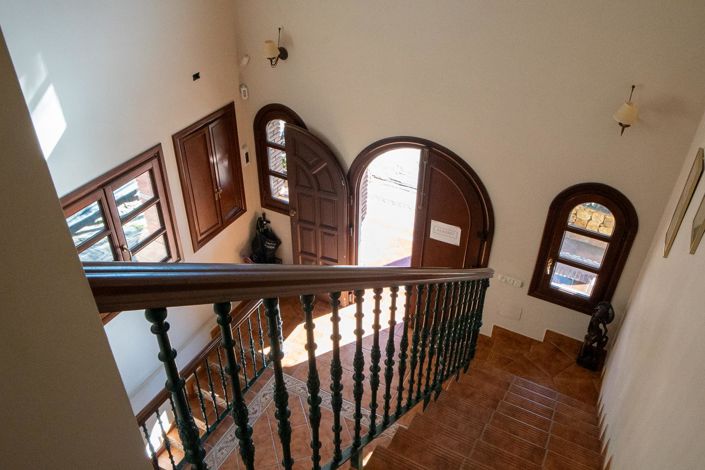 Image No.52-6 Bed Property for sale