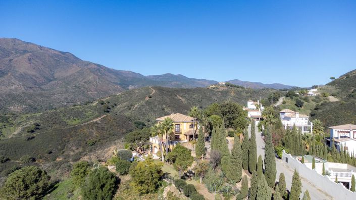 Image No.8-6 Bed Property for sale