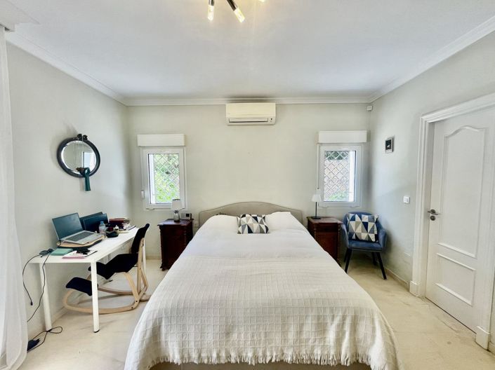 Image No.18-5 Bed Property for sale