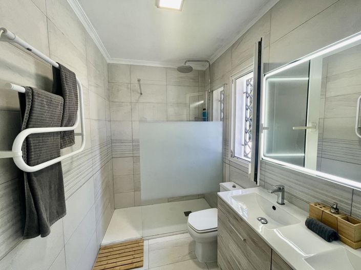 Image No.21-5 Bed Property for sale