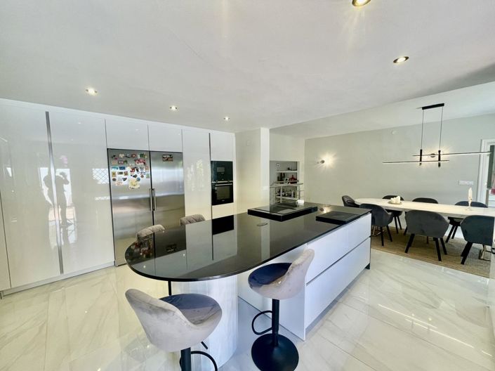 Image No.47-5 Bed Property for sale