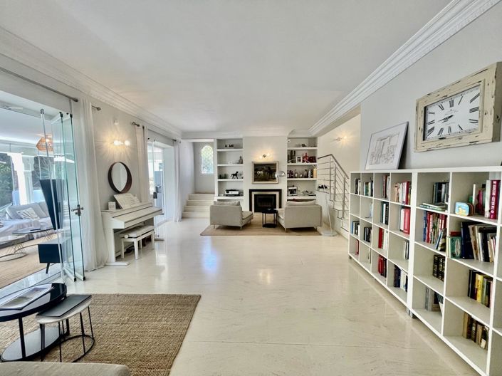 Image No.54-5 Bed Property for sale