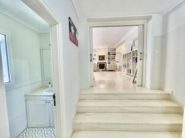 Image No.55-5 Bed Property for sale