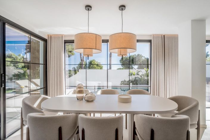 Image No.10-5 Bed Property for sale