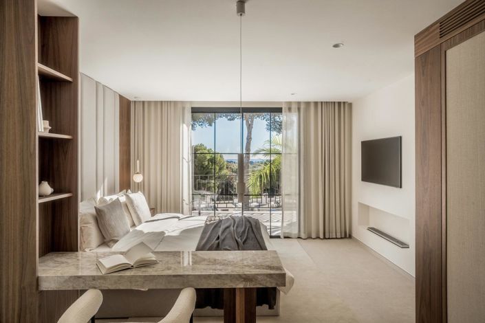 Image No.18-5 Bed Property for sale