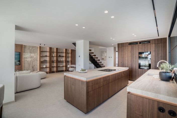 Image No.22-5 Bed Property for sale