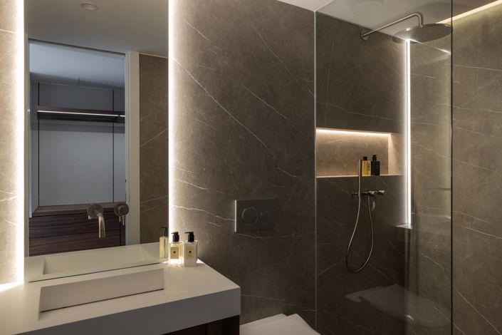 Image No.27-5 Bed Property for sale