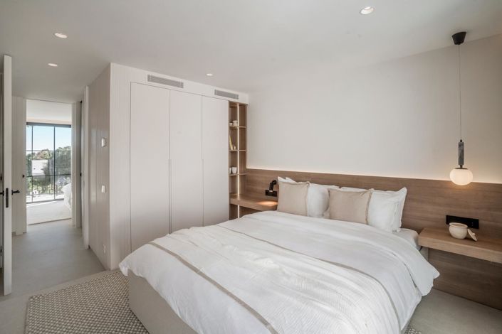 Image No.29-5 Bed Property for sale