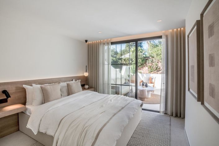 Image No.30-5 Bed Property for sale