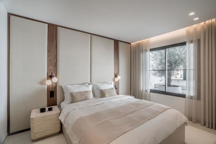 Image No.37-5 Bed Property for sale