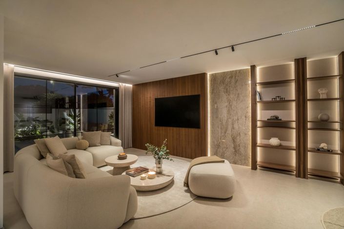 Image No.7-5 Bed Property for sale