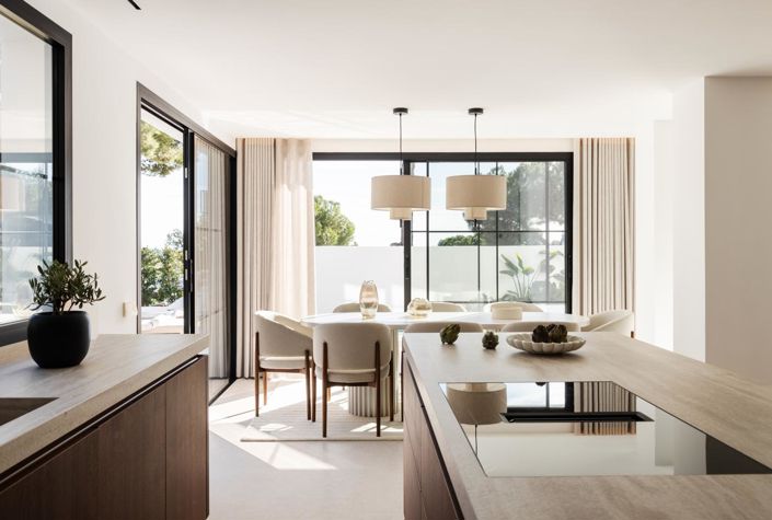 Image No.9-5 Bed Property for sale