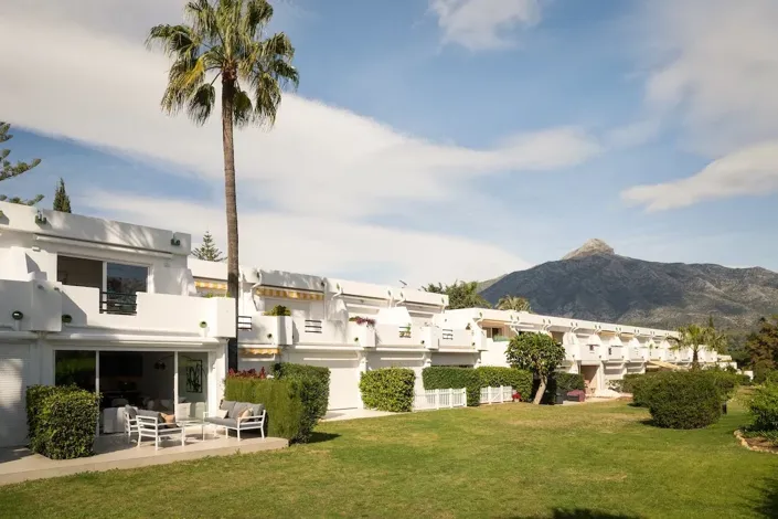 Image No.15-4 Bed Property for sale