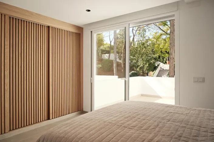 Image No.19-4 Bed Property for sale