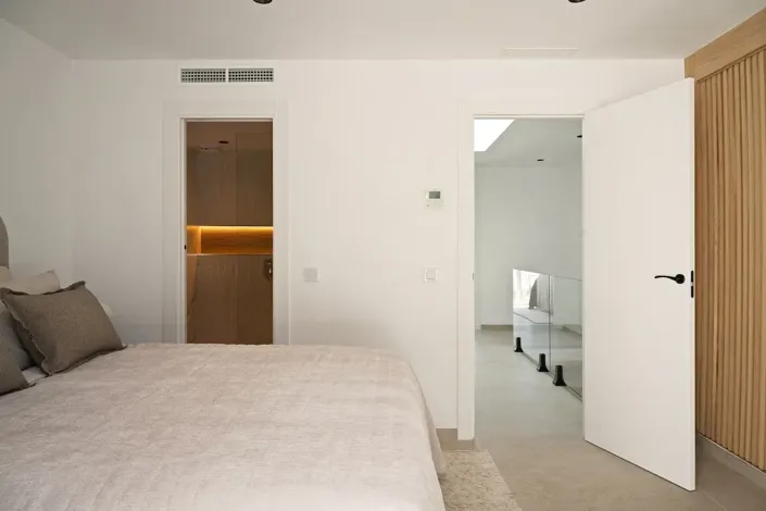 Image No.24-4 Bed Property for sale