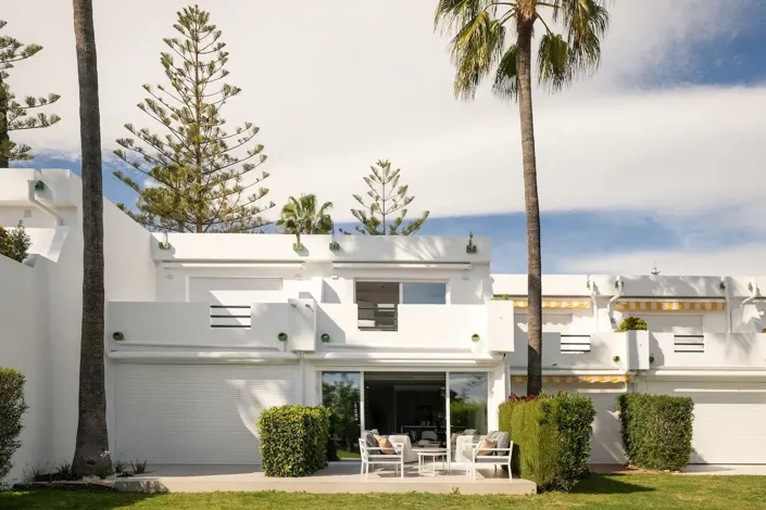 Image No.25-4 Bed Property for sale