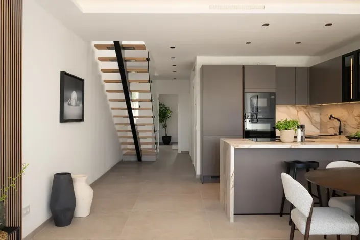 Image No.6-4 Bed Property for sale