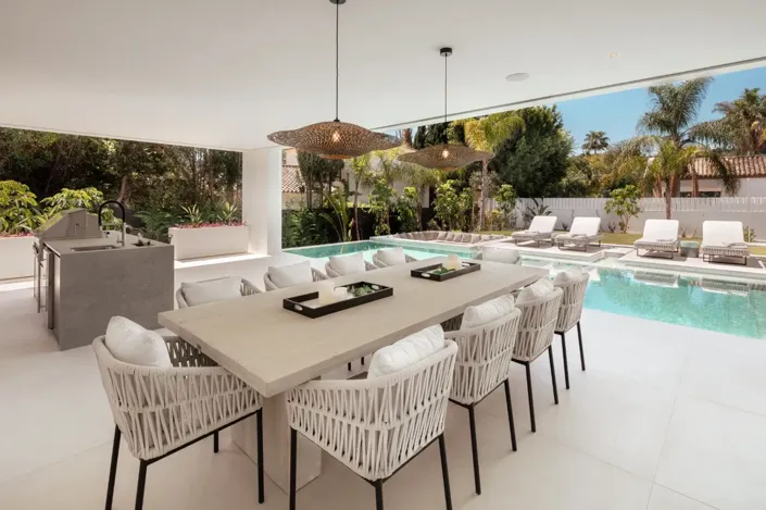 Image No.18-5 Bed Property for sale