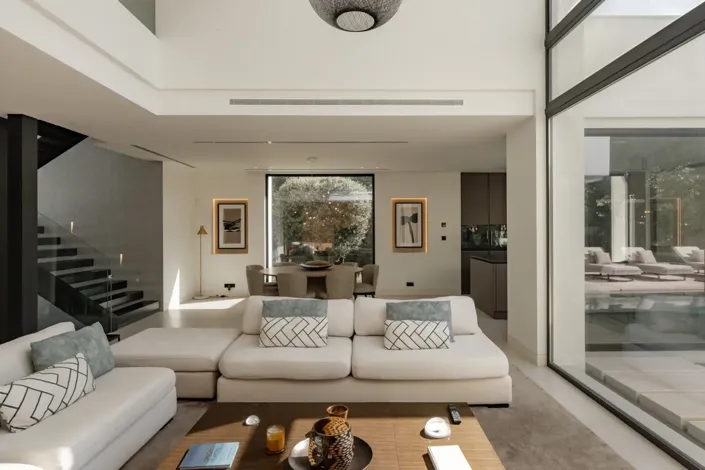 Image No.2-5 Bed Property for sale