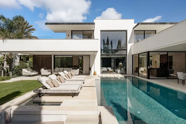 Image No.20-5 Bed Property for sale