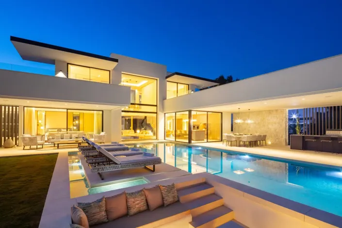 Image No.24-5 Bed Property for sale