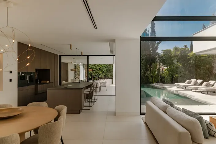 Image No.4-5 Bed Property for sale