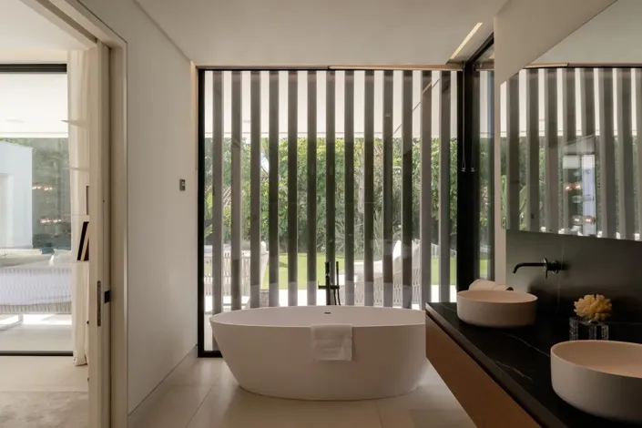 Image No.6-5 Bed Property for sale