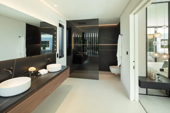 Image No.7-5 Bed Property for sale