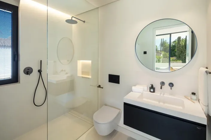 Image No.9-5 Bed Property for sale