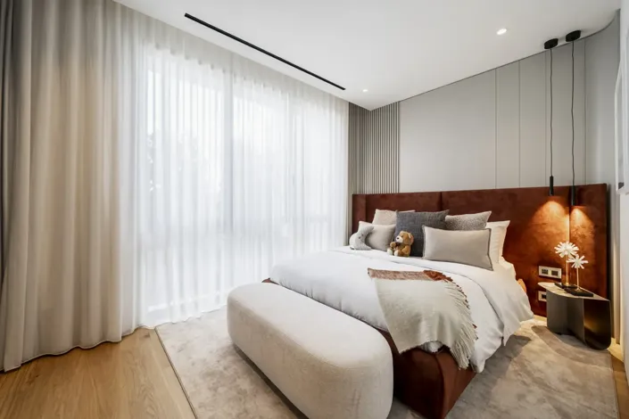 Image No.28-5 Bed Property for sale