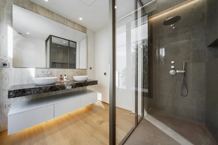 Image No.29-5 Bed Property for sale