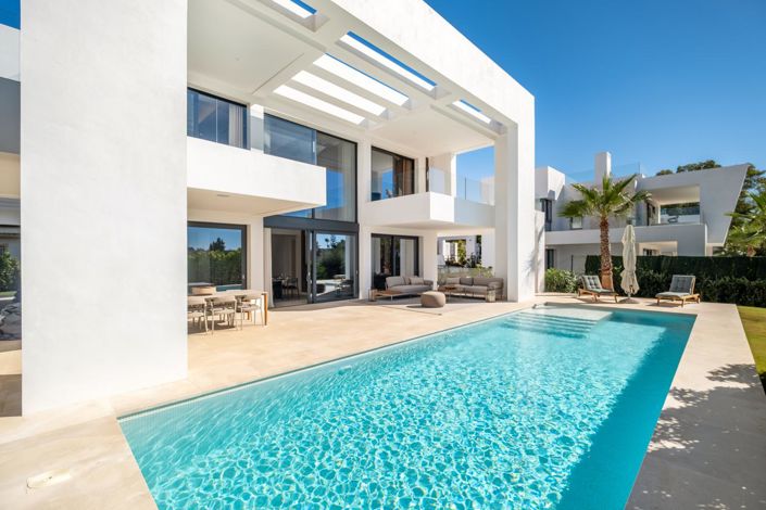 Image No.1-6 Bed Property for sale