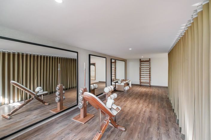 Image No.26-6 Bed Property for sale