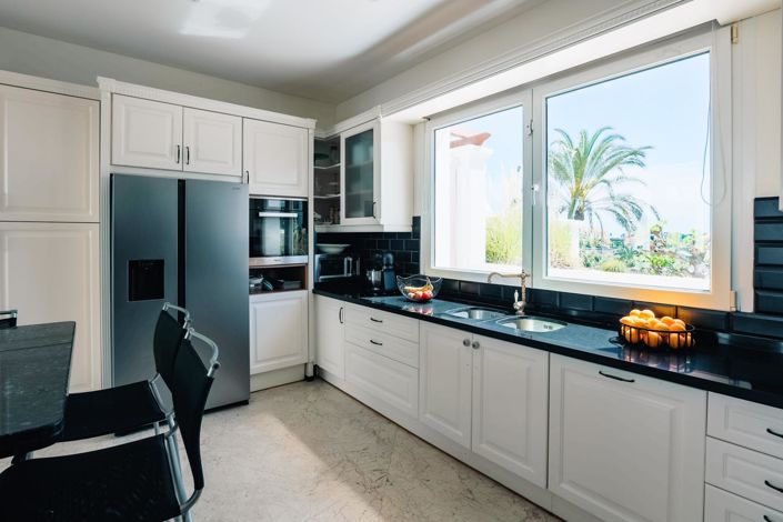 Image No.16-5 Bed Property for sale