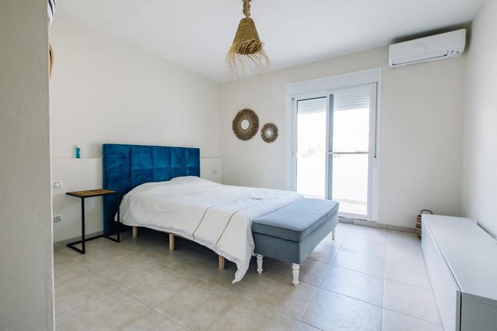 Image No.26-5 Bed Property for sale